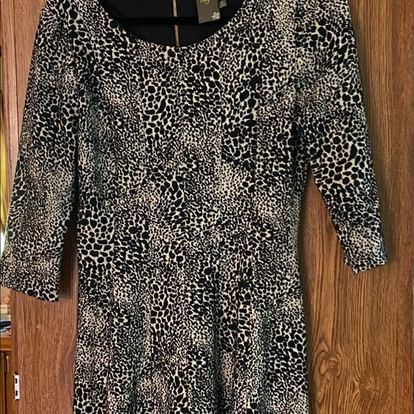 Taylor dress.  Gray/black snow leopard pattern Size 10. - Picture 5 of 13